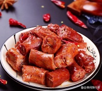 麻辣鸭颈，啃出生活中的小幸福