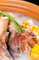 五種實用技巧輕松去除湯品浮油，健康飲食不再受阻