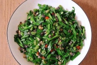 常吃韭菜炒飯，健康無(wú)病疾，每日一盤身體健康，擺脫腰疼難熬，及早享受好處