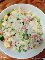 超級(jí)好吃的蔬菜蛋炒飯！粒粒入味，營(yíng)養(yǎng)滿滿！一定要做給家人吃