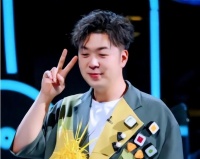 杜海濤12年變遷：從下跪追星到暴瘦風(fēng)波