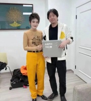 56歲高曉松瘦出下頜線？與曾軼可同框，逆齡顏值引熱議！