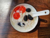 燕麥粥這樣做，營(yíng)養(yǎng)美味還減脂，每天早餐喝一碗，瘦出小蠻腰