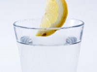 減肥飲水指南：喝對水能加速掉秤？