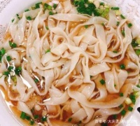 做手搟面不難，30年面點師傅教你2招，面條爽滑不易糊，好吃