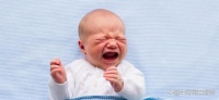 如何安撫哭鬧的嬰兒？