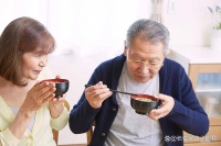 營養(yǎng)師推薦:失能老人飲食這樣搭配
