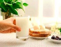 全脂、低脂、脫脂牛奶的選擇與建議