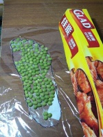 保鮮膜+豆子=足部按摩=保健養(yǎng)生