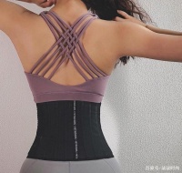 想要通过健身练成小蛮腰，那就穿上束腰带，塑形效果事半功倍呦