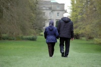 农村爸妈只有新农合，买什么保险最划算？