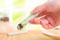 女人艾灸肚脐眼可以减肥吗