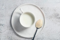 蛋白粉的诞生与发展，从市场需求到资本狂欢，谁为智商税买了单？