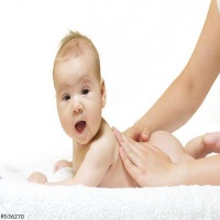 如何给宝宝做按摩抚触