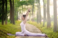 如何通过瑜伽、普拉提等运动方式减肥？