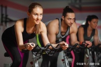 在家能做的高效減脂運(yùn)動(dòng)，5個(gè)簡單動(dòng)作，每天15分鐘燃遍全身