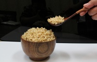 糙米飯的熱量(卡路里cal),糙米飯的功效與作用,糙米飯的食用方法,糙米飯的營養(yǎng)價值