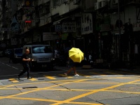 江欣燕街头状态引热议：瘦身妆容变化大，被指撞脸日本政要高市早苗