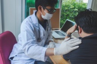 面部神经痉挛怎么治疗好得快？先搞清楚诱因再行动