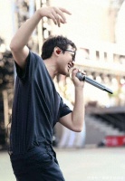 鄧超跨年晚會彩排，這緊致的狀態(tài)和鋒利的線條，隔著屏幕被帥到了