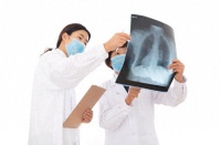 国际空间站健康警示：宇航员提前返回背后的太空医学挑战