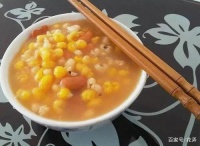 東北特色美食“大碴子粥”，雖然口感粗糙，但飽腹感很強(qiáng)！