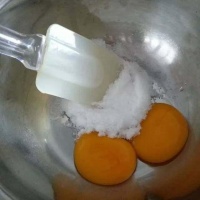 用雞蛋在家自制的冰淇淋超級好吃，制作簡單衛(wèi)生健康快快來學(xué)