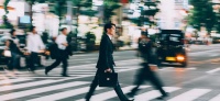 中年危机与健康挑战：职场压力与健康隐忧的双重考验