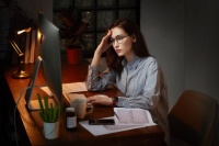 朝九晚五的上班族该如何安排时间运动以保持身材和健康？