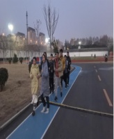 下“腹”担，活力焕发：“轻·春夜校”夜跑与古法健身操引领校园健康新风尚