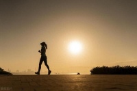 晨跑 VS 夜跑，二者谁燃脂效率更高?