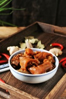 猪蹄和什么一起炖好吃？分享4类食材，营养互补，而且还很好吃！