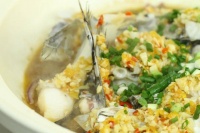 在家自制一锅番茄鱼火锅，汤鲜味美，健康又营养