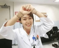 女生学医前后的变化，平时是女神，上课秒变女汉子，男生不愿娶