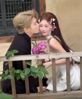 鹿哈婚纱照登上热搜，明星婚礼到底是颜值还是真情？网友们终于看穿了真相。