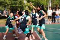 中国教育新闻网：【加快推进健康学校建设】
■要坚持教育理念引领，以“健康第一”理念驱动育人模式转型
■新时代下的健康学校建设应当借力新兴技术手段，推动健康教育向更精准、更科学、更高效的方向转型
教育系统历来高度重视儿童青少年健康工作，教育部和各级各类学校认真贯彻落实“健康第一”教育理念，引导学生树立健康观念，有效推动健康学校建设走深走实。教育部联合相关部门先后发布了多项实施方案，在防近视方面，出台...