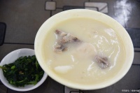 养生鱼片汤：以其温润细腻的口感，成为人们追求健康养生的首选