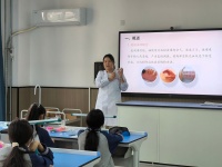 弘扬国粹 传承经典——郑州健康学院中医系开展“中医药文化进校园”拔罐疗法专题讲座