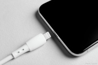 iPhone电池不耐用？iPhone伤电池的4个充电习惯，很多人天天犯！