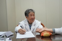 慢性胃炎彻夜难眠，马淑华医生辩证调理助力患者三月摆脱胃痛失眠