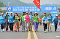 中老年银发族爱健康 更爱时尚 跑步文化已成时尚潮流