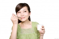 35岁女子坚持每天喝酸奶减肥，结果却查出脂肪肝，这是怎么回事？