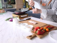 【步骤图】高级又容易做的草莓酱黑醋汁鸭胸肉的做法
