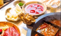 重庆火锅必点清单：毛肚、酥肉与更多美味