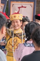 64岁江华景区再演雍正，暴瘦引健康担忧，港星转型路在何方？