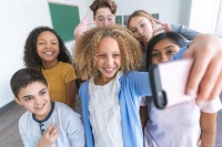 以善为桥，以懂为舟：青少年健康社交指南