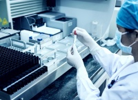 生物制药技术大揭秘：它如何用“活细胞”制造救命药，改变现代医疗？