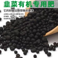 家庭园艺新手常遇施肥难题？这三款肥料堪称内行避坑之选，用后30天让你的菜园蔬菜茂盛、花草鲜艳，绿意盎然！