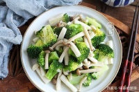 减肥期间可放心吃的8道素菜，高纤维低热量又饱腹，好吃不长肉