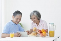素食老人如何保证营养摄入？